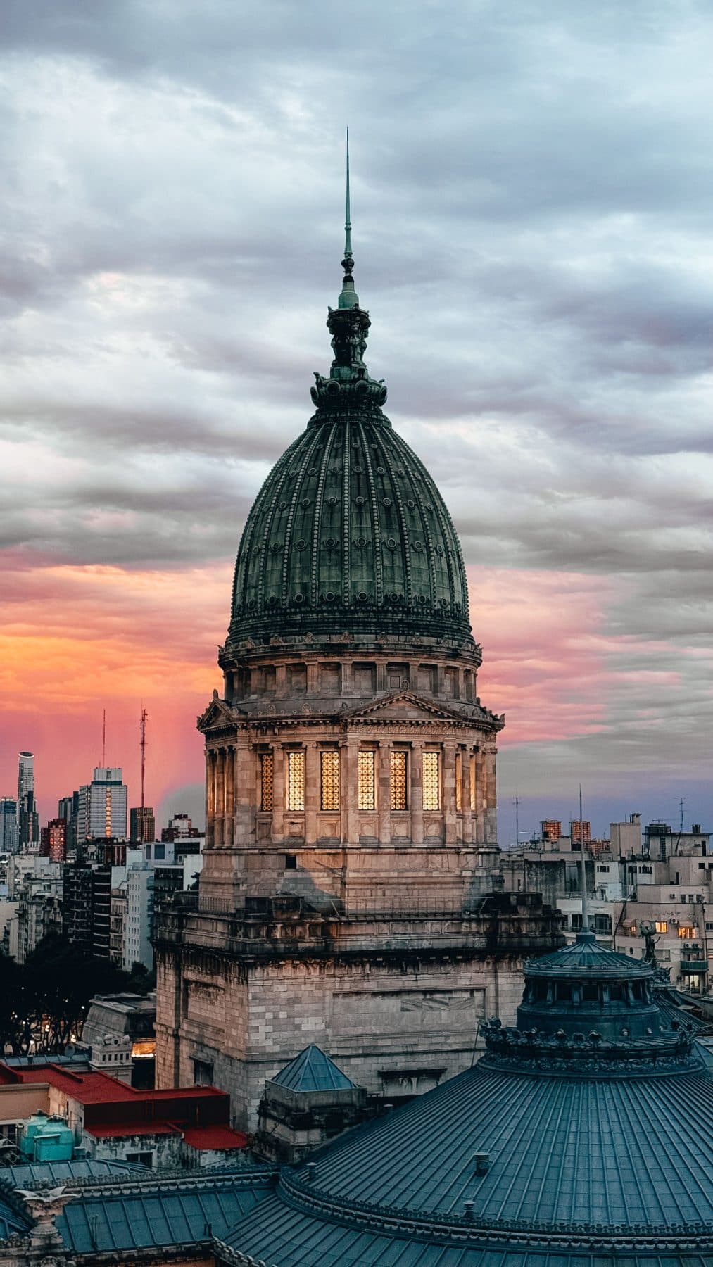 Cúpula del Palacio del Congreso de la Nación Argentina al atardecer